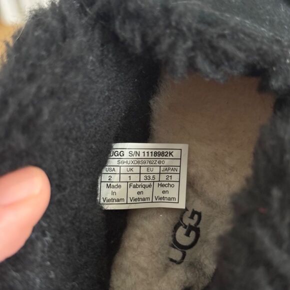 UGG Alena Flip Cuff Mock Slipper - Black Suede & Sherpa | Size Kids 2 - Picture 10 of 10